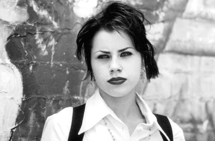 FilmFan1971's tweet photo. Some black and white publicity stills from The Craft, to commemorate @FWFilmFestival’s #BigScream screening. https://t.co/8XjK0ozNnS