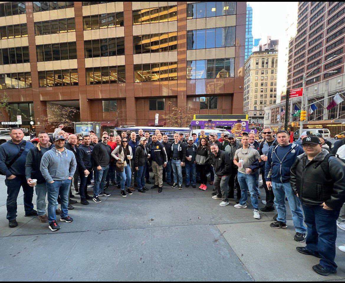 sbanypd's tweet photo. SBA Marshal Spencer Garrett & SOD Director Doug Walden manned the Canteen as they welcomed law enforcement personnel from around the country to #FBI Class 284 in NYC this morning. #nypd #FBIAcademy @NYPDSpecialOps #nypdesu https://t.co/yEunxYzSDE