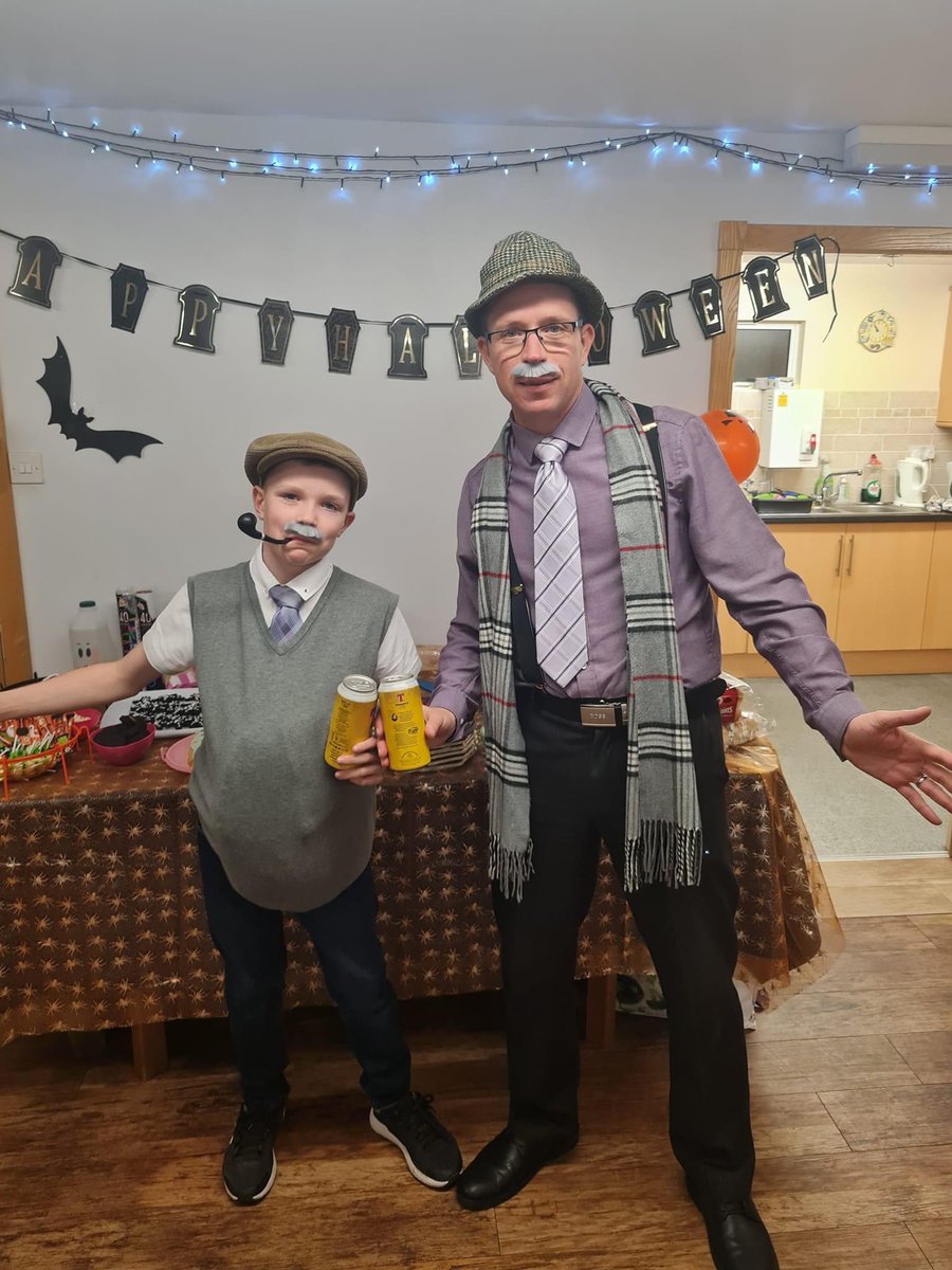 GordonPatullo's tweet photo. Happy Halloween. 2 pints …… prick!! https://t.co/NnaJjnucVi