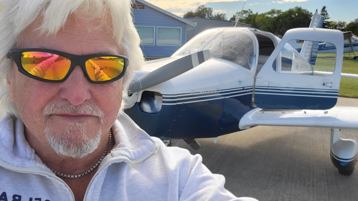 HeadHuntr01's tweet image. Love to fly baby!