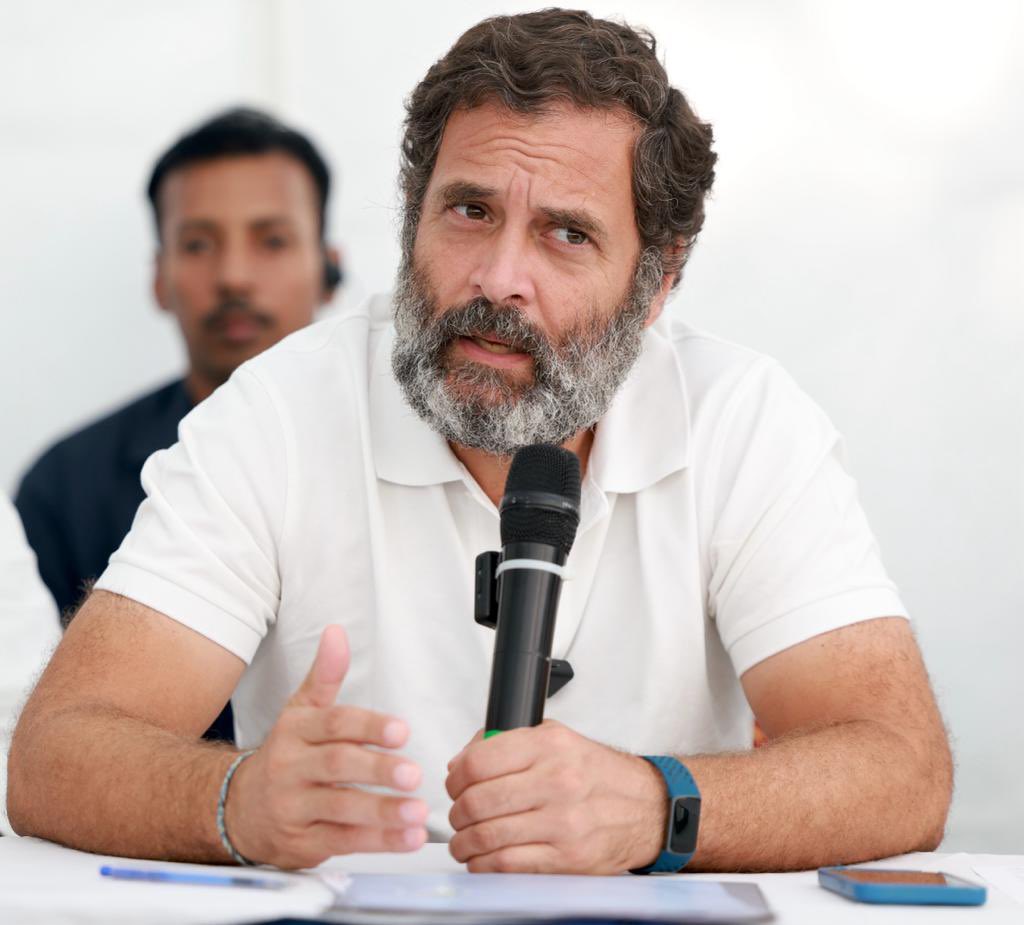 INCTelangana's tweet image. Shri @RahulGandhi interacted with stakeholders in the education sector &amp;amp; discussed issues relating to fee reimbursement, cut in education funding, caste discrimination and the lack of any action to improve the situation of girl students.

#BharatJodoYatra #ManaTelanganaManaRahul