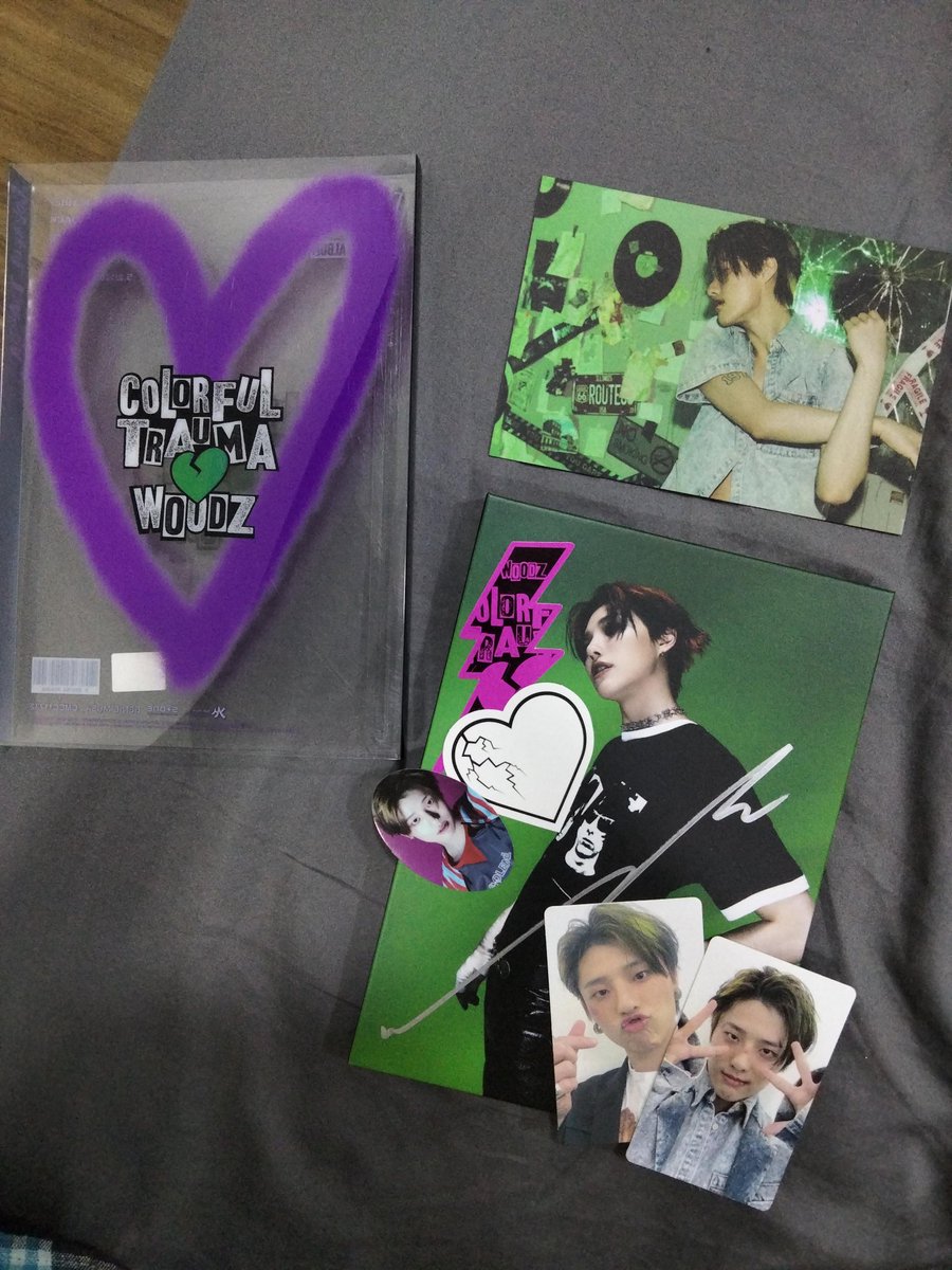 dnwdzm's tweet photo. THANK U @bangmetanph finally got my signed colorful trauma, thank yew po next budol again #WOODZ #BMTFeedbacks https://t.co/2nktCpxOST