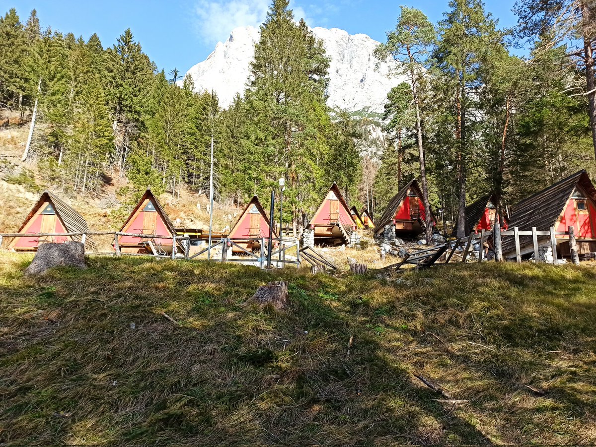 FloraeOlga's tweet photo. Villaggio @eni, il Campeggio.
Borca di Cadore #Gellner... https://t.co/Qtq7i7GlyJ