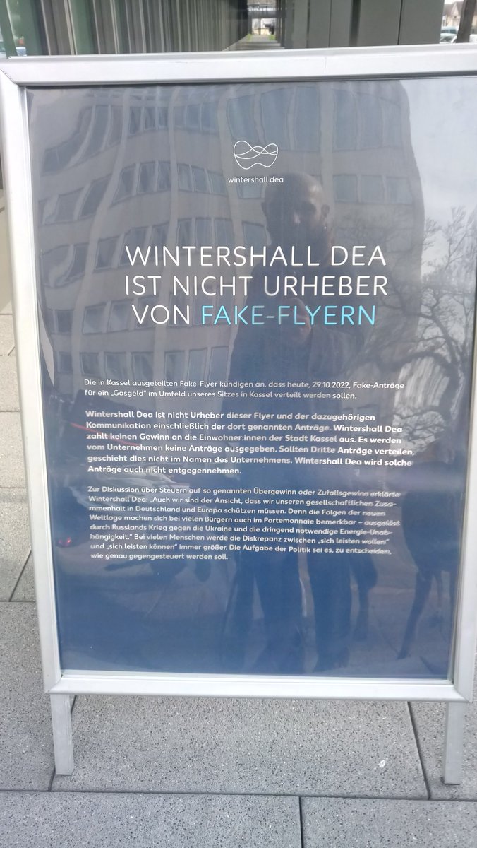GheorghiuAndy's tweet photo. Happening today: protest against the bloody #FossilFuel business & greedy profits of @Dwintershalldea in front of their headquarters in Kassel. Company is distancing itself from Fake-Flyers but not from the Putin Regime! #NoRoomForGas #StsndwithUkraine https://t.co/vAlJijoOQg