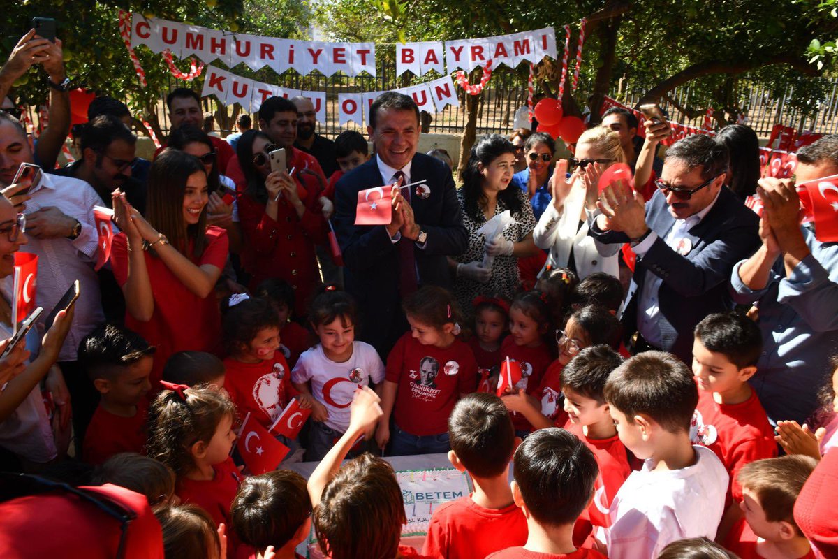 EczAOzyigit's tweet photo. Beceri Temelli Eğitim Merkezi (#BETEM)'mizde eğitim alan minik çocuklarımızın 29 Ekim Cumhuriyet Bayramı coşkusuna ortak olduk😊
Yaşasın #Cumhuriyet! 🇹🇷 https://t.co/MtqJe3FeJH