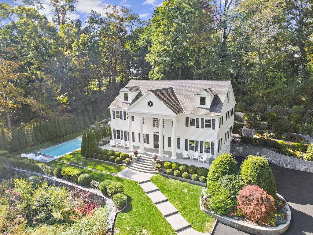 Check out our open houses #NorthofNYC this #Halloweekend. Like this grand Colonial in #Greenwich. 26 Round Hill Road in Greenwich, CT listed by Julia Allan. To view this property and the full list of open houses taking place this weekend, click here: hlre.co/2YsWX7Q.