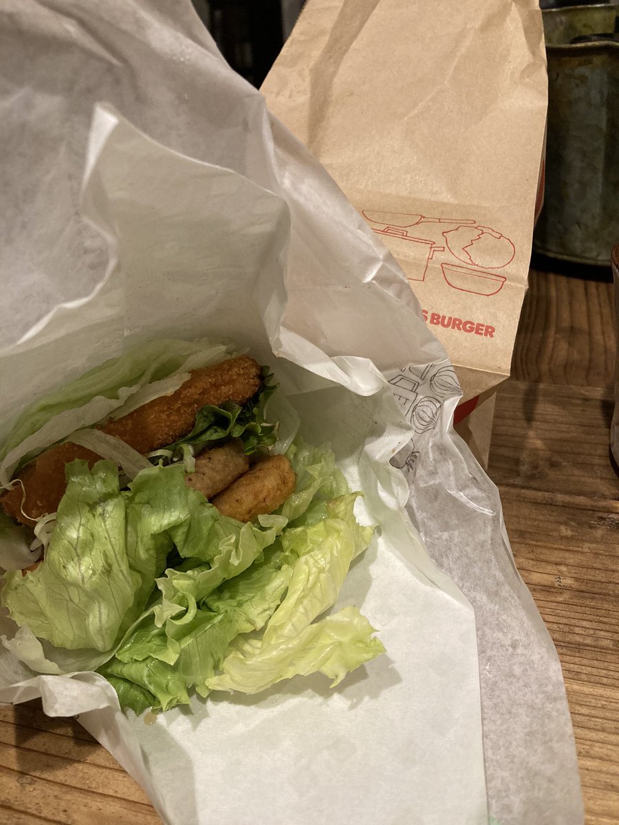 yumemanma1's tweet photo. @tanahashi1_100 @mos_burger わたしもおうちで頂きました！美味しかったです😋
#きんにくにくバーガー https://t.co/GtMoTOIAML