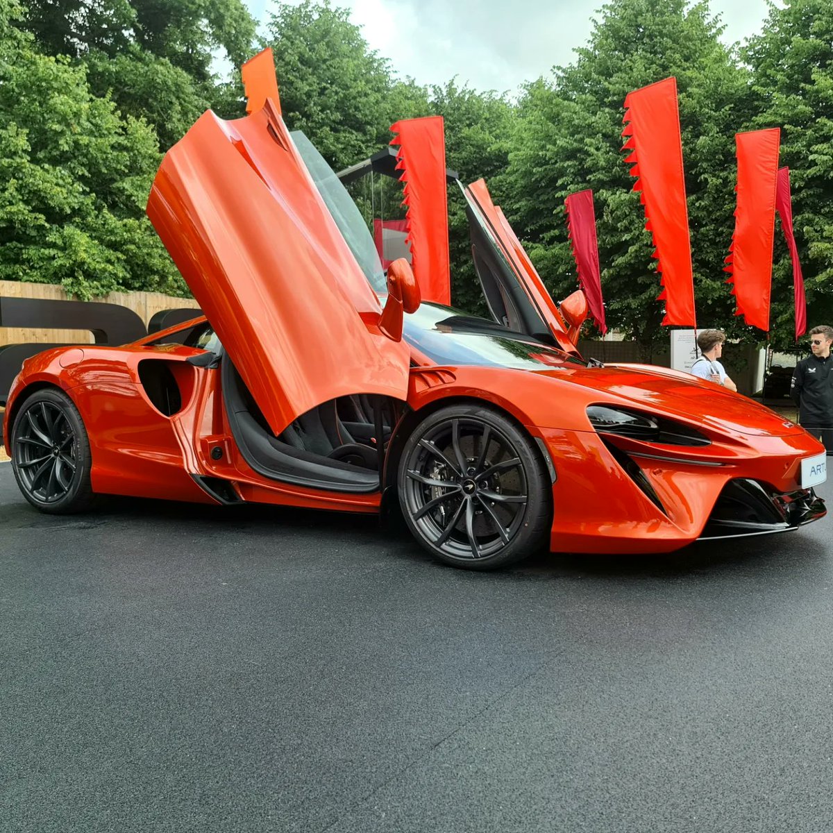mania_toad's tweet photo. The brand new hybrid V6 @McLaren Artura. 

#mclaren #mclarenauto #mclarenartura #mclarenhybrid #mclarenv6hybrid #v6 #v6engine #cars #carsgram #carsofinstagram #carspotting #supercarspotting #supercars #hybrid #orange #goodwood https://t.co/lzmbTXd9lL
