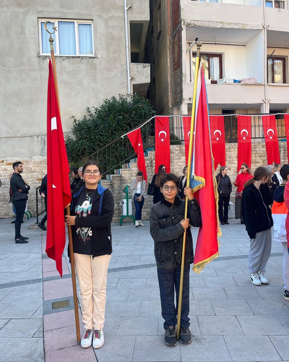 termalimamhatip's tweet photo. Öğrencilerimizin ve halkımızın katılımıyla gerçekleştirdiğimiz cumhuriyet bayramımızı büyük bir coşkuyla kutladık.Mustafa Kemal Atatürk'ün "Benim en büyük eserim" dediği "Cumhuriyet" bugün 99 yaşında. Başta Termal halkı olmak üzere tüm milletimizin cumhuriyet bayramı kutlu olsun. https://t.co/8xdBWhz8rE