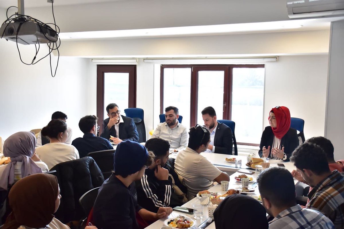 kocaeligencdeva's tweet photo. Kocaeli Deva Gençlik ve Deva İzmit teşkilatı olarak üniversiteli gençler ile kahvaltı etkinliğinde buluştuk. 

Gençlerimizin sorunlarını, gelecek için neler yapabileceğimizi konuştuk. https://t.co/2gdbu0xnWz