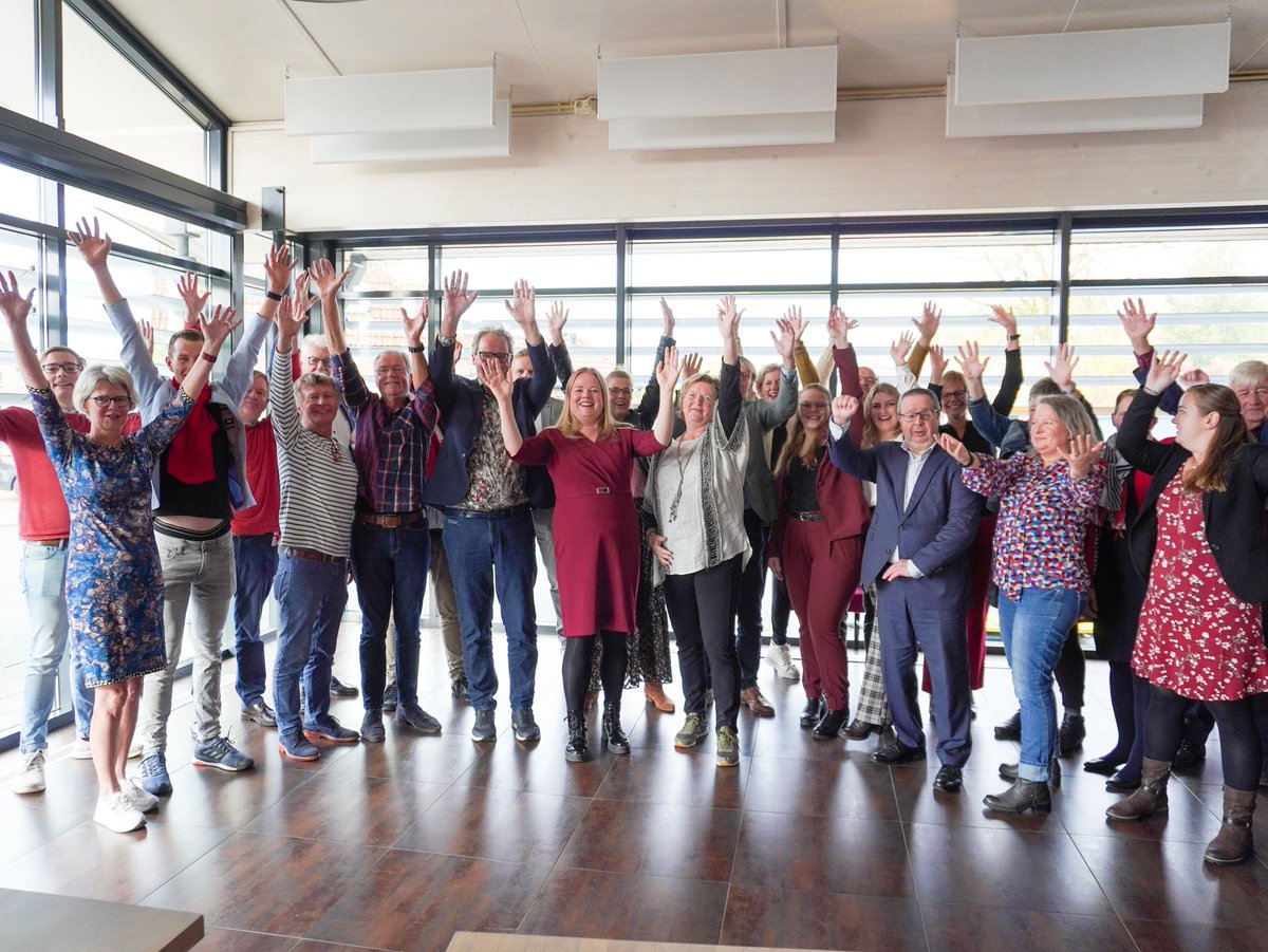 Vanochtend is ons verkiezingsprogramma door de leden goedgekeurd en zijn de kandidatenlijsten voor de Provinciale Staten en het Wetterskip ongewijzigd aangenomen 👏

Grutsk op ons team en ons verhaal voor Fryslân! 🌹