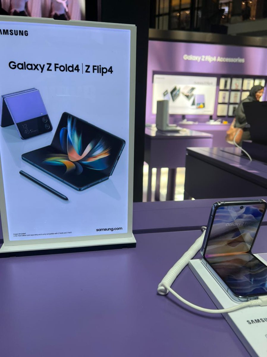 _NIKIWE__'s tweet photo. We can now easily enjoy mobile gaming because #GalaxyZFold4 big display screen. #FlexExperience https://t.co/6RlMApg4fG