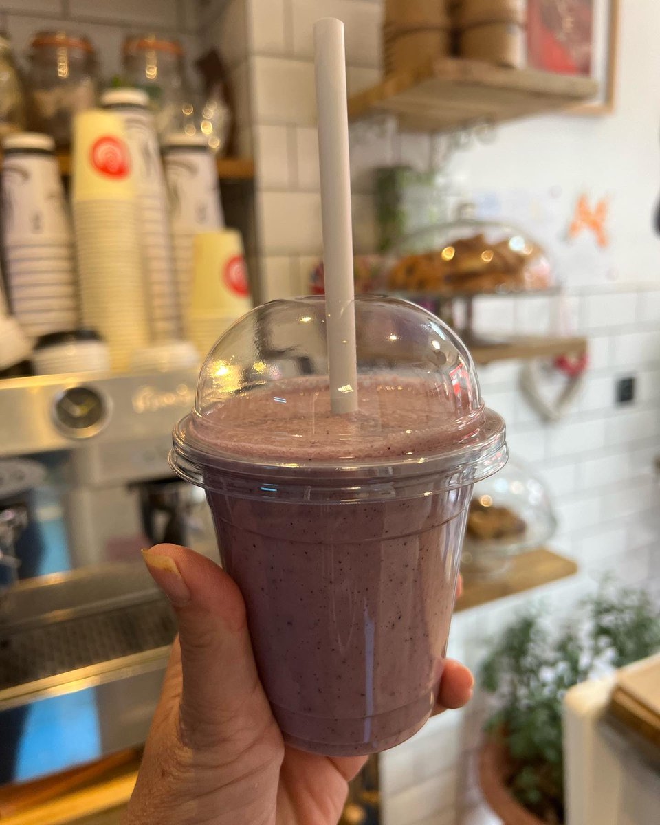 treeoflifeuklo2's tweet photo. #plantbased #almondmilk #banana #blueberrie #shake @treeoflifeuklo2 ♥️♥️♥️♥️🤗🙏 https://t.co/3MSIDKA0fJ