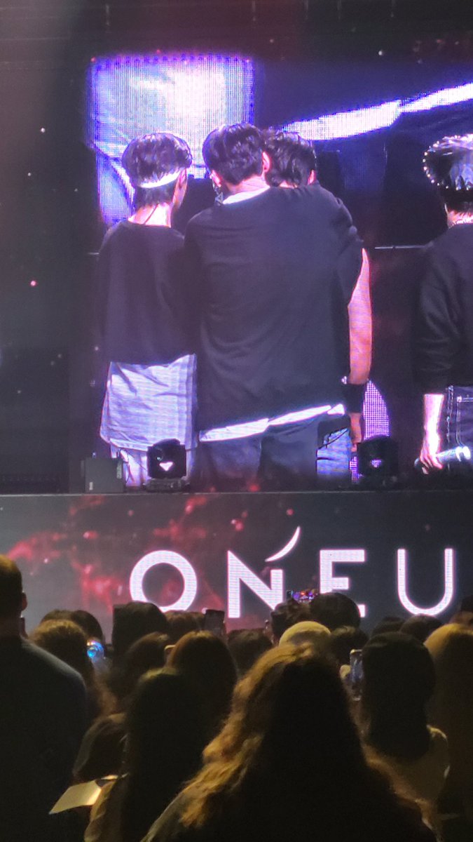 2bapudding's tweet photo. 헐 김건학 울어 https://t.co/MZcnyWOsjW