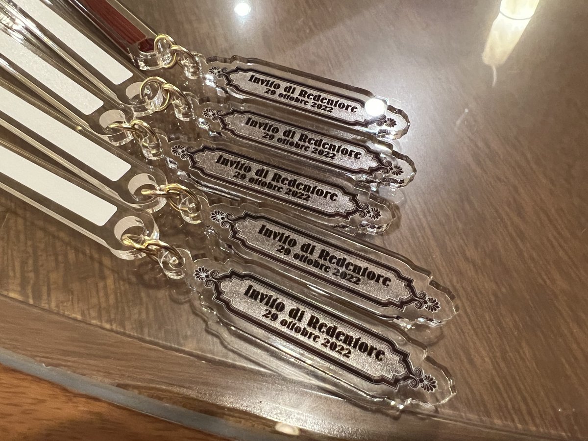 kerokei_cos's tweet image. 昨日内職してたのはこのオール型マドラー型アクキーでっす！！当日いらした方のみのノベルティでございまーす
ドリンクに入れてたら染まっちゃったwオレプラの行方不明w
会社のマーク入ってるからこれは頒布しちゃいけねぇやつですよー
 #レデントーレ2022