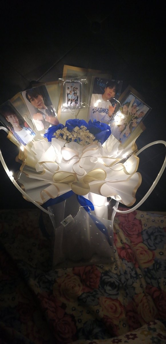 Azliana60007096's tweet photo. Its been a week!! Waaa so fast! I love this bouquet so much😘 thank you so much @melody_ent2103💙💙 we happily spent time together last weekend💙
#TOGETHERWITHMELODY https://t.co/a50tHF8xzV