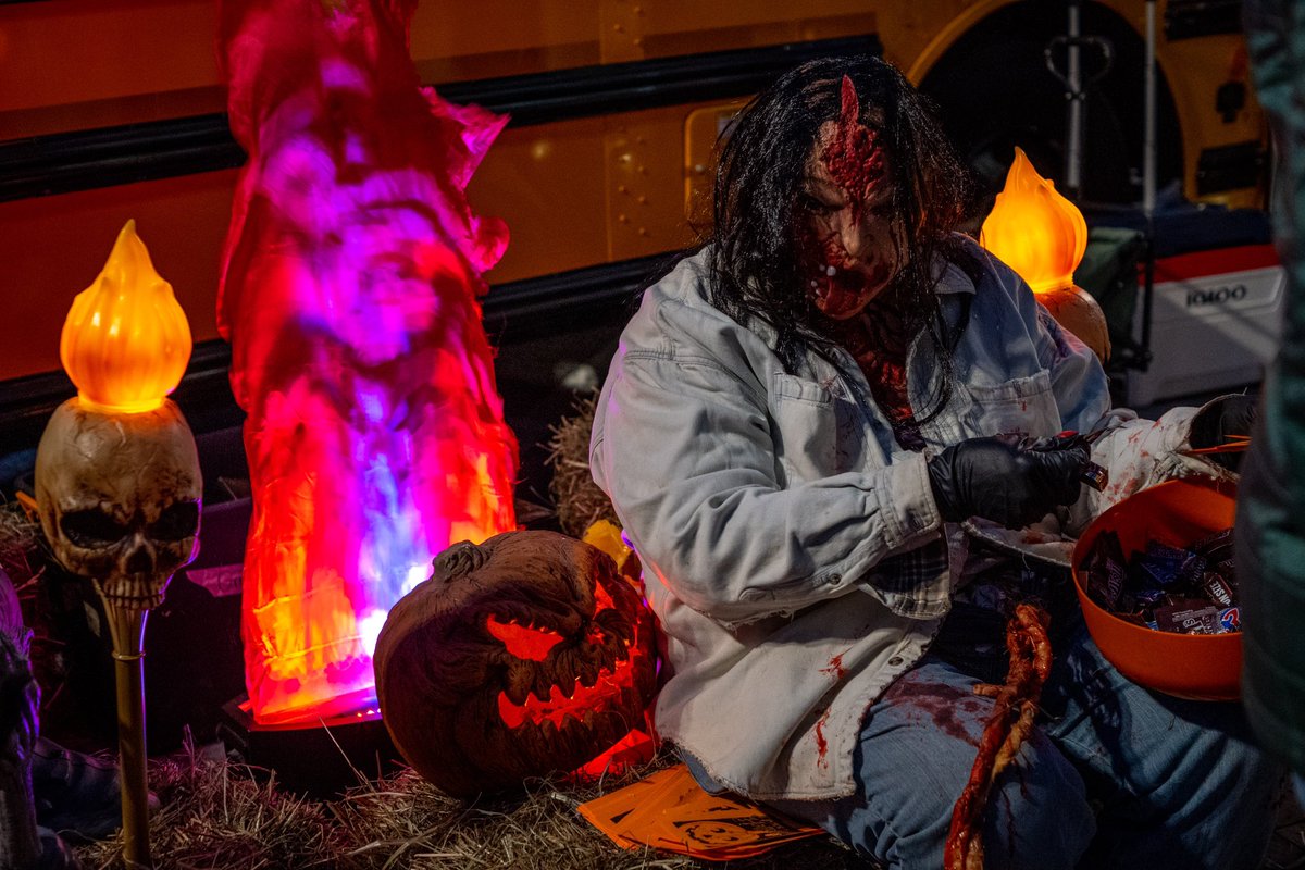 newenglandtake's tweet image. The @IntownConcord Halloween Howl was amazing with Main Street completely filled with families! #newhampshire #halloween #streetphotography #nikon #newengland #fall