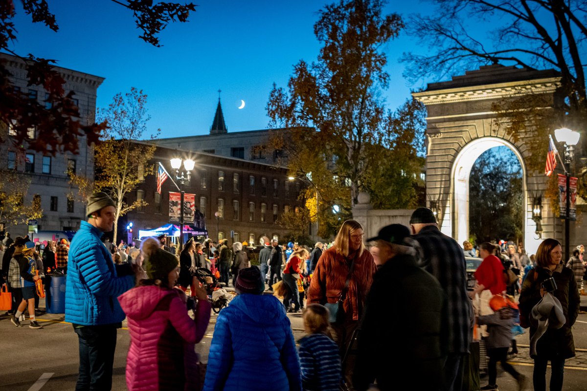 newenglandtake's tweet image. The @IntownConcord Halloween Howl was amazing with Main Street completely filled with families! #newhampshire #halloween #streetphotography #nikon #newengland #fall