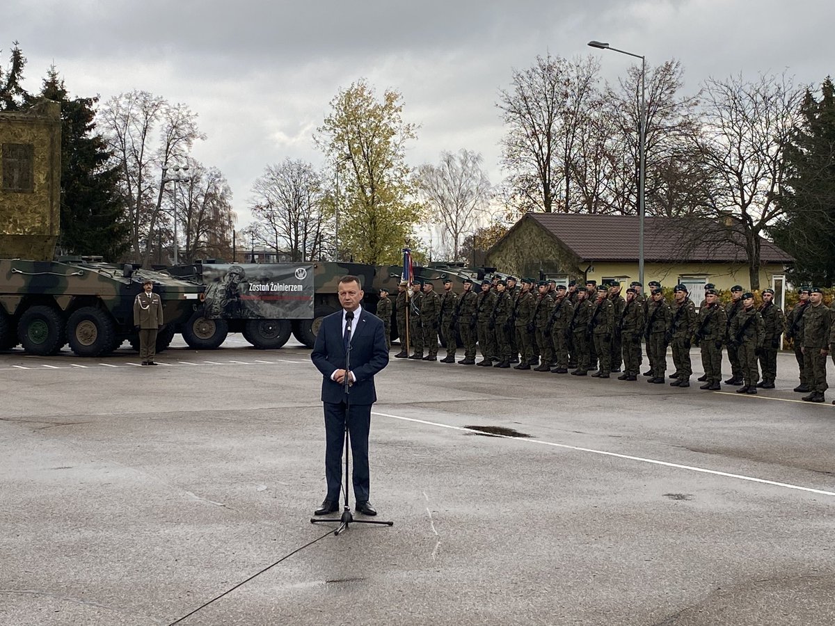 Wicepremier @mblaszczak: dziś 3200 ochotników składa w całej Polsce 🇵🇱 przysięgę wojskową. 3/4 z nich zostaje na szkolenie specjalistyczne i wkrótce zostaną żołnierzami zawodowymi.