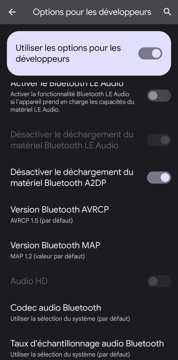 Guifou's tweet photo. Pour ceux qui ont un problème (visiblement très courant) en utilisant les #Apple #airpodspro2 sur un tel Android, à savoir le flux audio qui n'arrête pas de se couper. Il faut simplement cocher l'option "désactiver le déchargement A2DP" dans les options Dev. https://t.co/lRU4uaKDbI