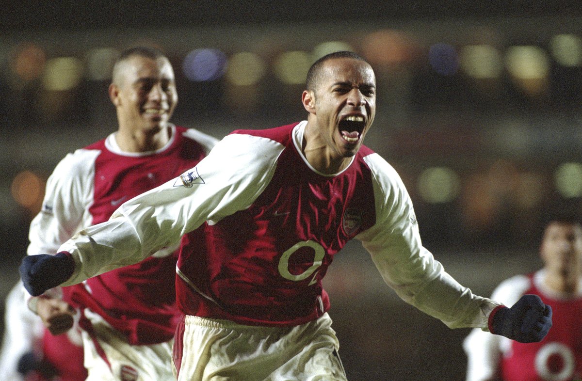 talkSPORT's tweet photo. Both in their prime. Who are you picking? https://t.co/fhXnCGdhUV