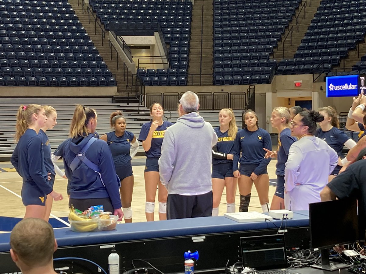 kuribbean's tweet photo. Enjoying #MACDonorWeekend! Basketball win last night; Kegler’s luncheon yesterday; attended baseball, rowing, and volleyball practices; plus watched the pumpkins drop from the Engineering bldg. Hopefully football & women’s basketball teams win their games. Go Mountaineers! https://t.co/bFbbwIecHr