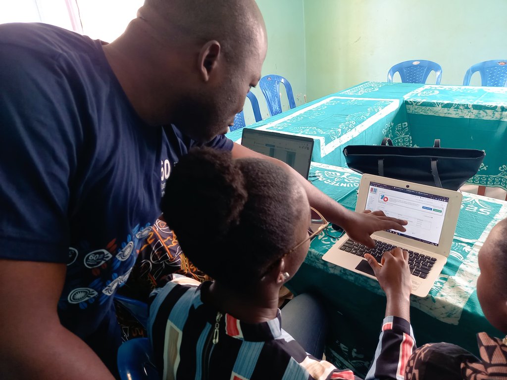 WikimediaCM's tweet photo. Hello les twittos! 🎈
Les wikimediens du Cameroun engagés à créer du contenu sur les quartiers de nos villes #Wikikwatt. Zoom sur #Yaoundé ce samedi. On célèbre ainsi les 10 ans de @wikidata
Atelier de contribution à Norbert Kenne Mémorial Biyem-Assi 
Aux manettes @MbeNdetatsin https://t.co/25ohAr6yZl