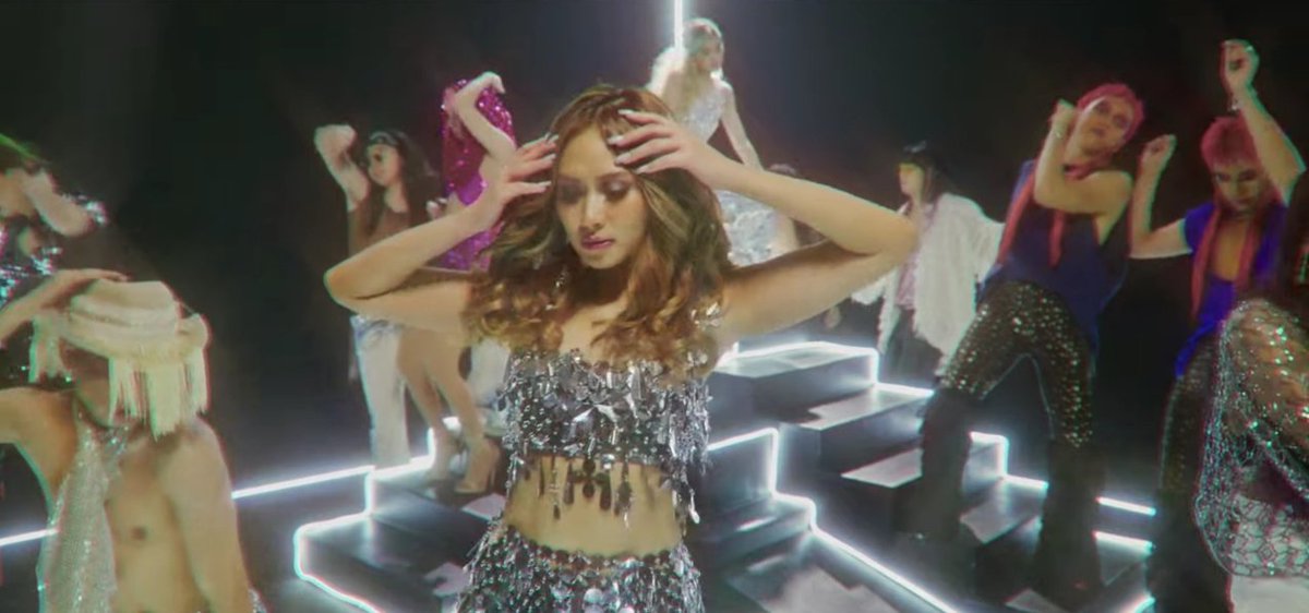 louiereyasher's tweet photo. The concept, transition, dance, and the vocals are so great! Sarah Geronimo is redefining what a true P-pop queen means!

#DatiDati music video OUT NOW:
https://t.co/LMGlWbIgc5

DATI-DATI OFFICIAL MV
WE LOVE YOU SARAH
@JustSarahG #SarahGeronimo https://t.co/xBaUhB96Tw
