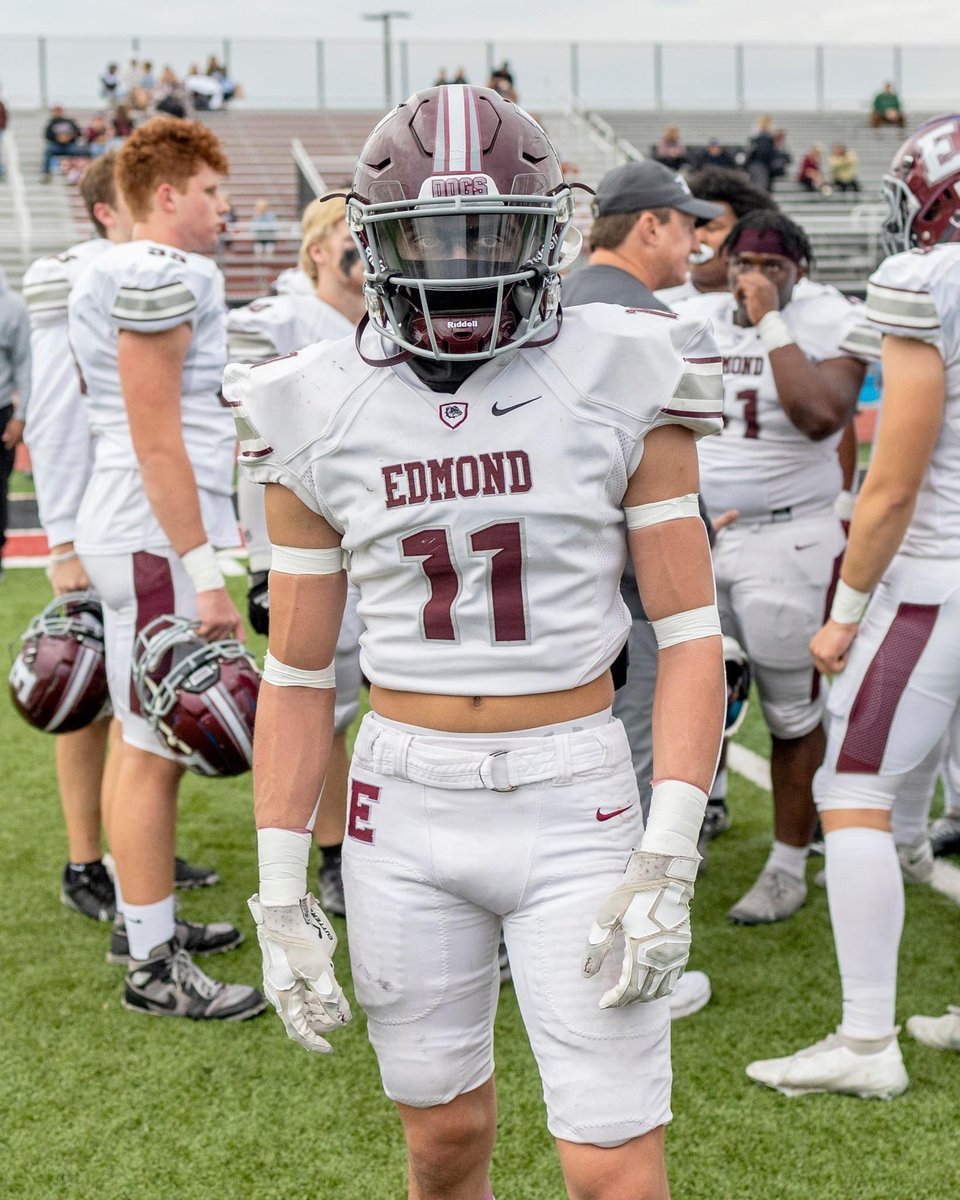 Edmond Memorial junior linebacker Vincent Mitchell was hospitalized Friday night in Tulsa after suffering an injury in the game at Union. Please keep him and his family in your thoughts today @emhsbulldogs