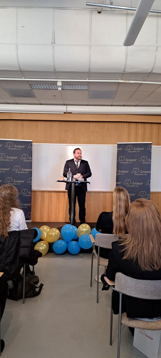 SD-kvinnor får riktigt trevligt beröm av Mattias Karlsson, det tackar vi varmt för.
m.facebook.com/story.php?stor…
<a href="/sdkarlsson/">Mattias Karlsson</a> <a href="/sdriks/">Sverigedemokraterna</a>