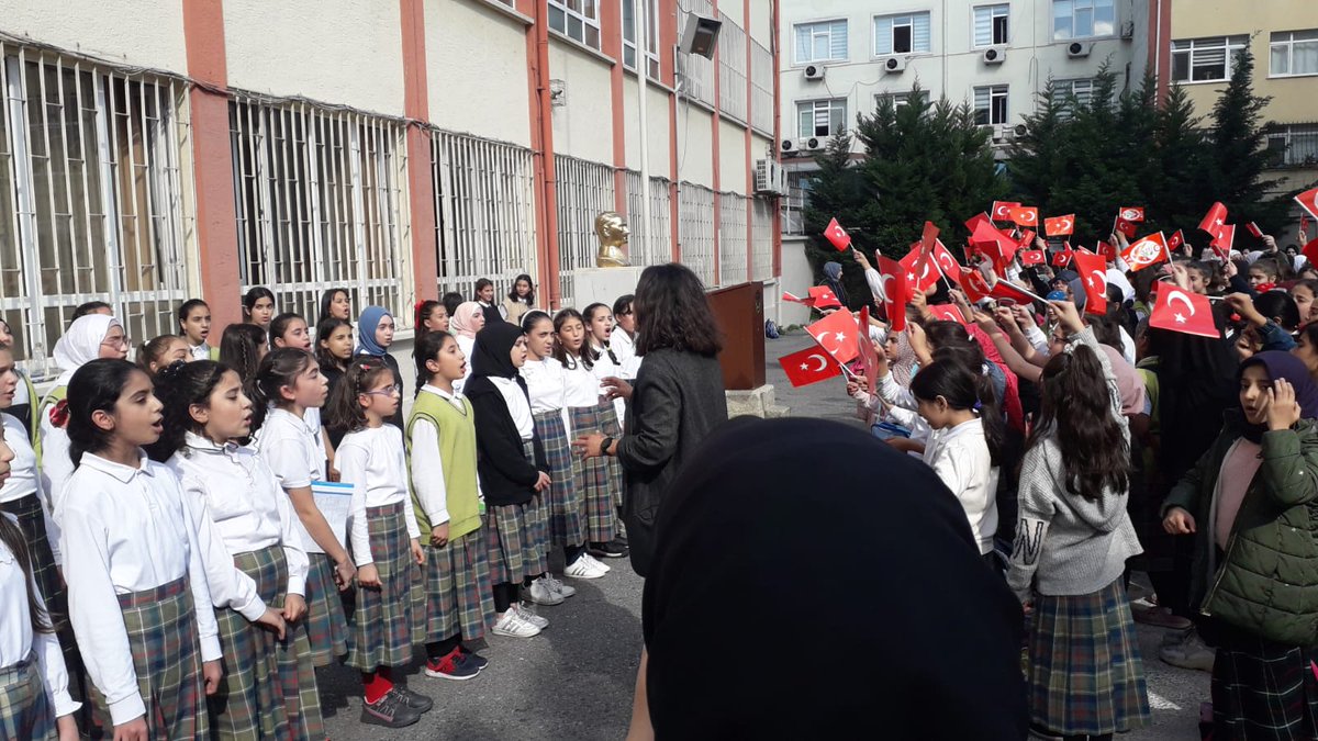 Gaziiho's tweet photo. Cumhuriyet Bayramı Kutlamalarımız 🇹🇷🇹🇷🇹🇷🇹🇷🇹🇷 @mucipkina @FatihilceMEM @istanbulilmem https://t.co/xSKk649KOF