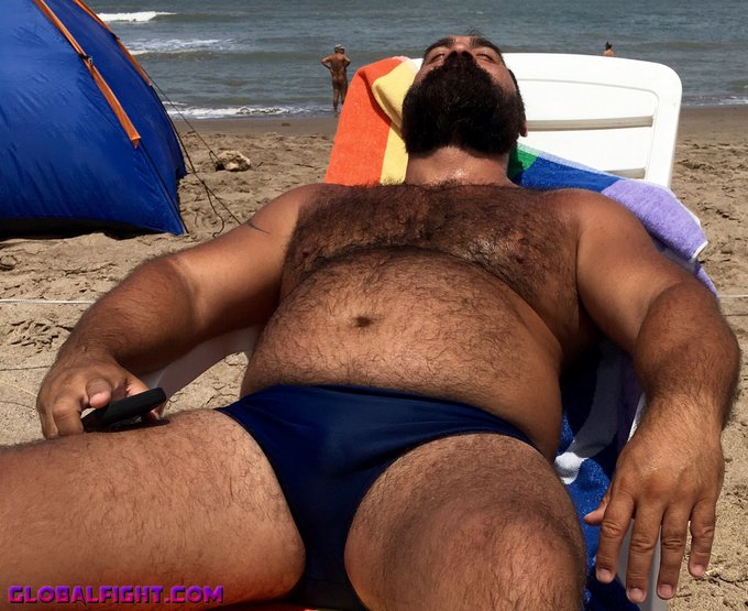 1 pic. https://t.co/SE8kNUjrU4 Profiles #beards #bearded #musclebears #beach #daddies #gay #gaybears