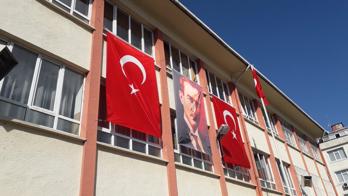 Gaziiho's tweet photo. Cumhuriyet Bayramı Kutlamalarımız 🇹🇷🇹🇷🇹🇷🇹🇷🇹🇷 @mucipkina @FatihilceMEM @istanbulilmem https://t.co/xSKk649KOF
