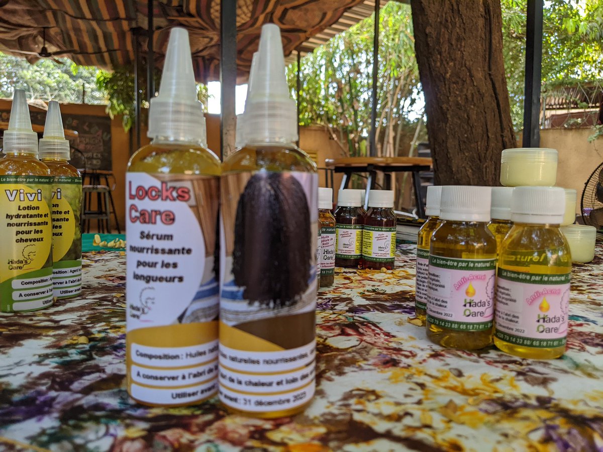 HadasCare's tweet photo. FESTI'LOCKS 2022 🥳🥳
Nous y sommes avec nos premiers produits pour les dreadlocks 🤩😍
L'exposition bat son plein, nous reviendrons dans d'autres publications sur les stands. 😉
#HadasCare #FestiLocks2022 #FestivalDreadlocks #BlackRootsSalon #AfroBusiness #LocksCare #Lwili https://t.co/DfQVDxujNV