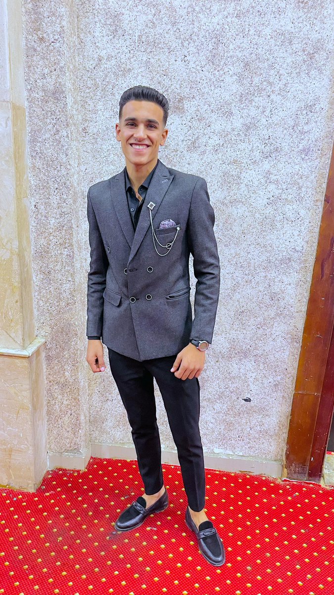 A7med3l06666978's tweet photo. Classy 👔🖤 https://t.co/mxEjLMOuc9