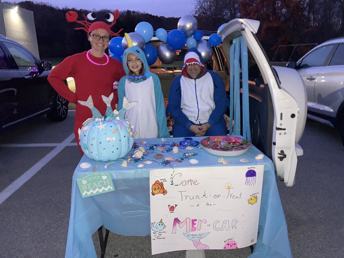 KatieMcKeon10's tweet photo. Noxon’s Trunk-or-Treat/Pumpkin Festival never disappoints! Such a fun night! @noxonroad https://t.co/ucGqlLkReR