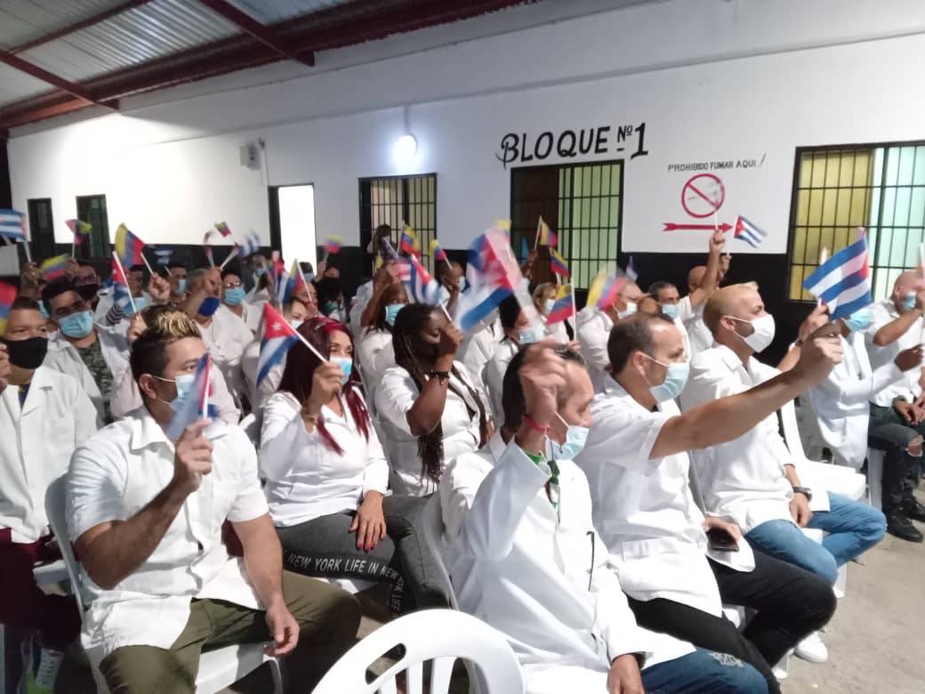 Acto de despedida colaboradores que regresan a la patria con la Misión Cumplida y otros a disfrutar de sus vacaciones.  Acreedores de las distinciones Sello 16 de Abril y Sello de Oro a destacados en el enfrentamiento a la #COVID19. 

#CubaPorLaVida #Cuba #MejorSinBloqueo