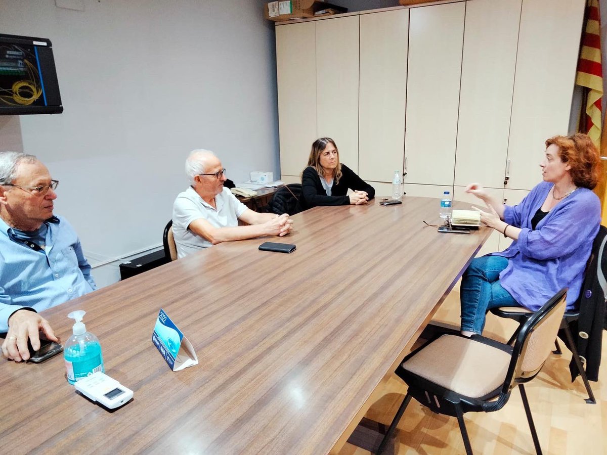 ERCAnoia's tweet photo. 🟡Aquest divendres, la Dir. de Cultura Popular i Associacionisme,Adelaida Moya,va visitar #ElsPratsdeRei i #Calaf, on, juntament amb el consistori, es reuniren amb les entitats de #CulturaPopular del poble.Les trobades,eina imprescindible d'intercanvi d'idees i experiències. https://t.co/QkSWWqzfJA