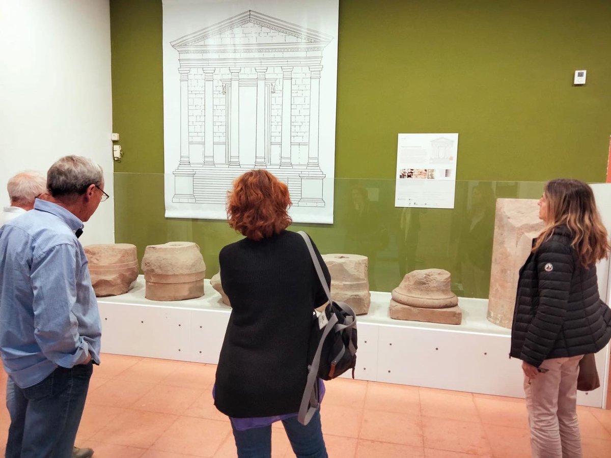 ERCAnoia's tweet photo. 🟡Aquest divendres, la Dir. de Cultura Popular i Associacionisme,Adelaida Moya,va visitar #ElsPratsdeRei i #Calaf, on, juntament amb el consistori, es reuniren amb les entitats de #CulturaPopular del poble.Les trobades,eina imprescindible d'intercanvi d'idees i experiències. https://t.co/QkSWWqzfJA