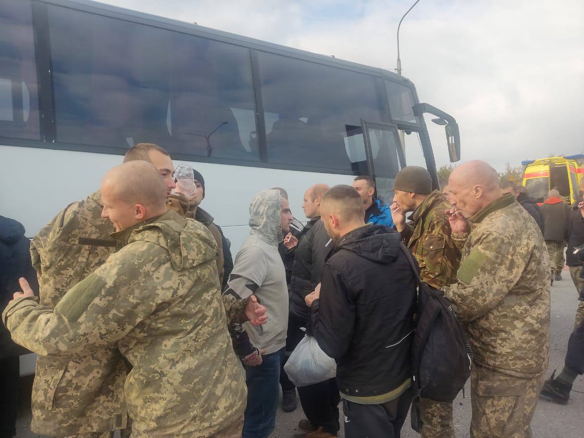 President's office announced a new prisoner swap which released 52 defenders, including the ones from #Azovstal. What a happiness 💙💛 #prisonersvoice