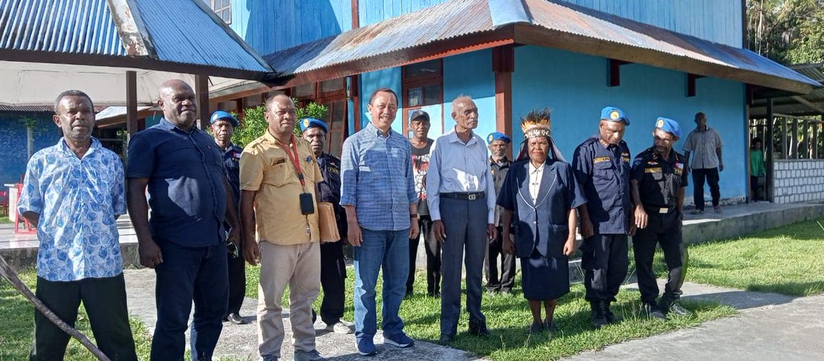 phaulheger's tweet photo. KETUA KOMNAS HAM RI BERTEMU PRESIDEN NFRPB https://t.co/vI8nE0fmtv https://t.co/iXoPVgnzb9