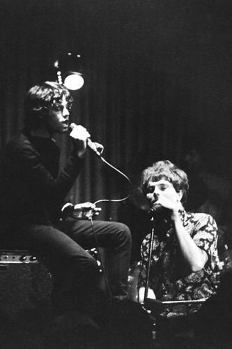 crockpics's tweet photo. Jim Morrison and Van Morrison performing at a club in LA, 1966 https://t.co/gt6rV4WM4J
