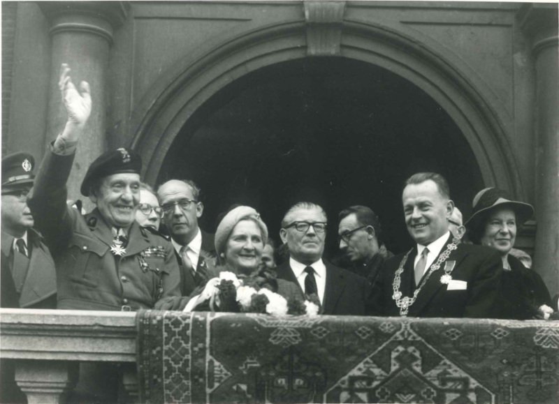 PolishHistory_'s tweet photo. 🇳🇱🇵🇱 78 years ago, the Polish "Black Division" of General Stanisław Maczek began the liberation of the Dutch city of Breda.
The Dutch welcomed the Polish Army with flowers and were very grateful for their courage. Dutch and Polish flags were visible everywhere. https://t.co/7tvi5zzkEB