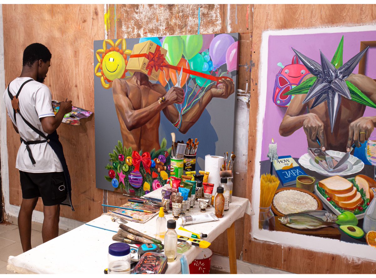 Have you seen a nosy artist who eavesdrops from his well of inspiration and gossips them to his canvases? I be  that “Olufofo”ism Artist o!😂😅