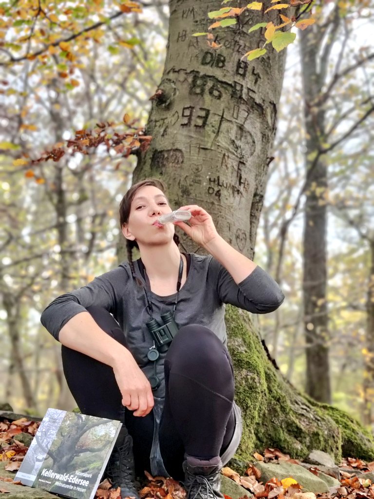 ja_ballen's tweet photo. Heute trinke ich auf dich Norbert! Mit #Nationalpark Schnaps & Norberts Buch unter einer Buche auf dem #Urwaldsteig im #Kellerwald am #Edersee. In Erinnerung an Norbert Paneck (✝️11.10.2022), einem Kämpfer für diesen Nationalpark & die (Buchen-)Wälder in Europa. Danke Norbert! https://t.co/WbBSvxnxev