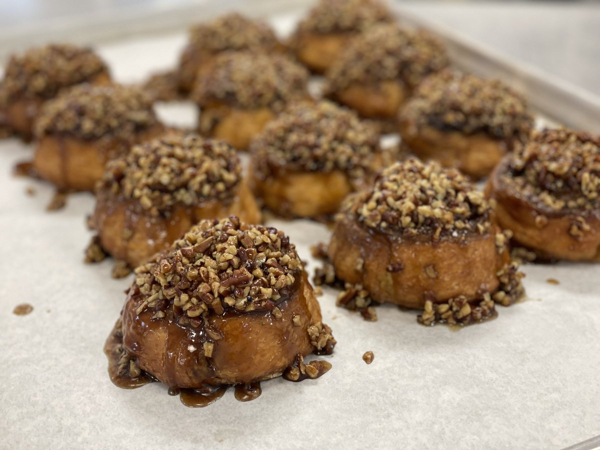 It’s a pecan roll type of day. 🌞taylorsbakery.bakesmart.com/product/Sticky…