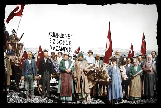 SolUlusal's tweet photo. Nice fedakârlıklar ve azimle güneş gibi  yükselen cumhuriyetimizin 99. yaşı kutlu olsun! 

Bu yolda canı pahasına mücadele eden başta Ebedi Şef Gazi Mustafa Kemal Atatürk ve tüm şehitlerimizi saygıyla ve sevgiyle anıyoruz. 

#29EkimCumhiyetBayramı https://t.co/ZsYQtAG1JT