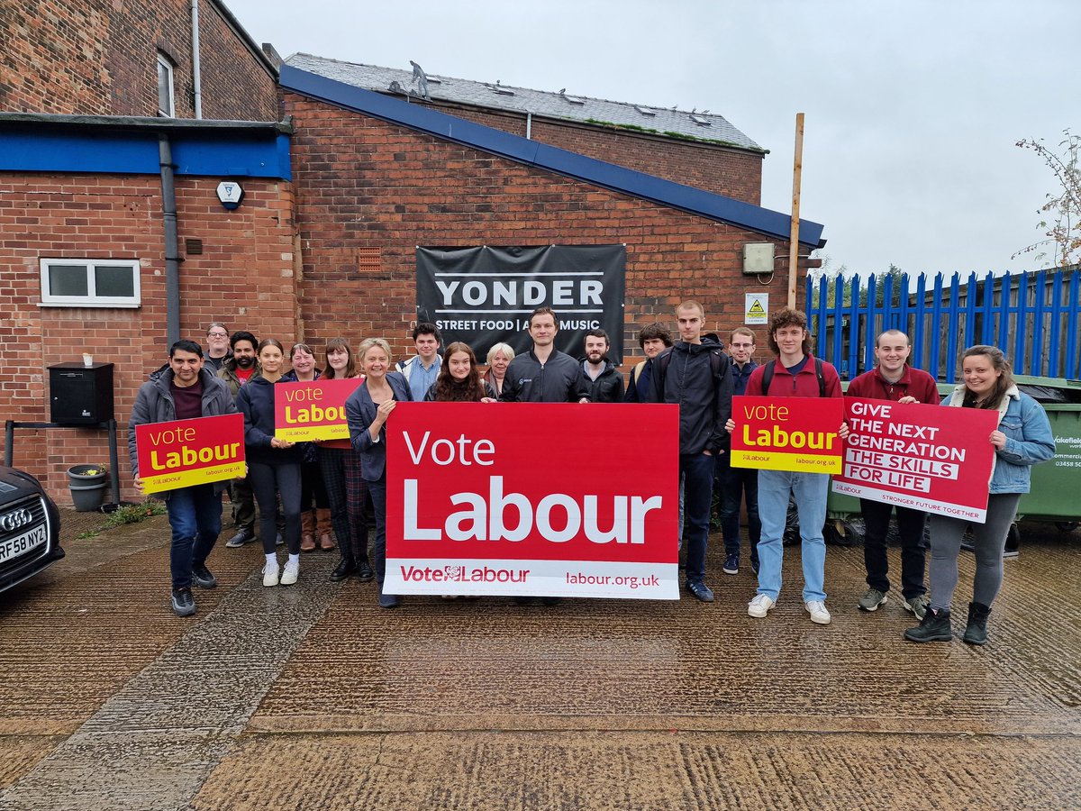 sdforster's tweet photo. We all love a day on the #labourdoorstep https://t.co/cUwfGXUSZ9