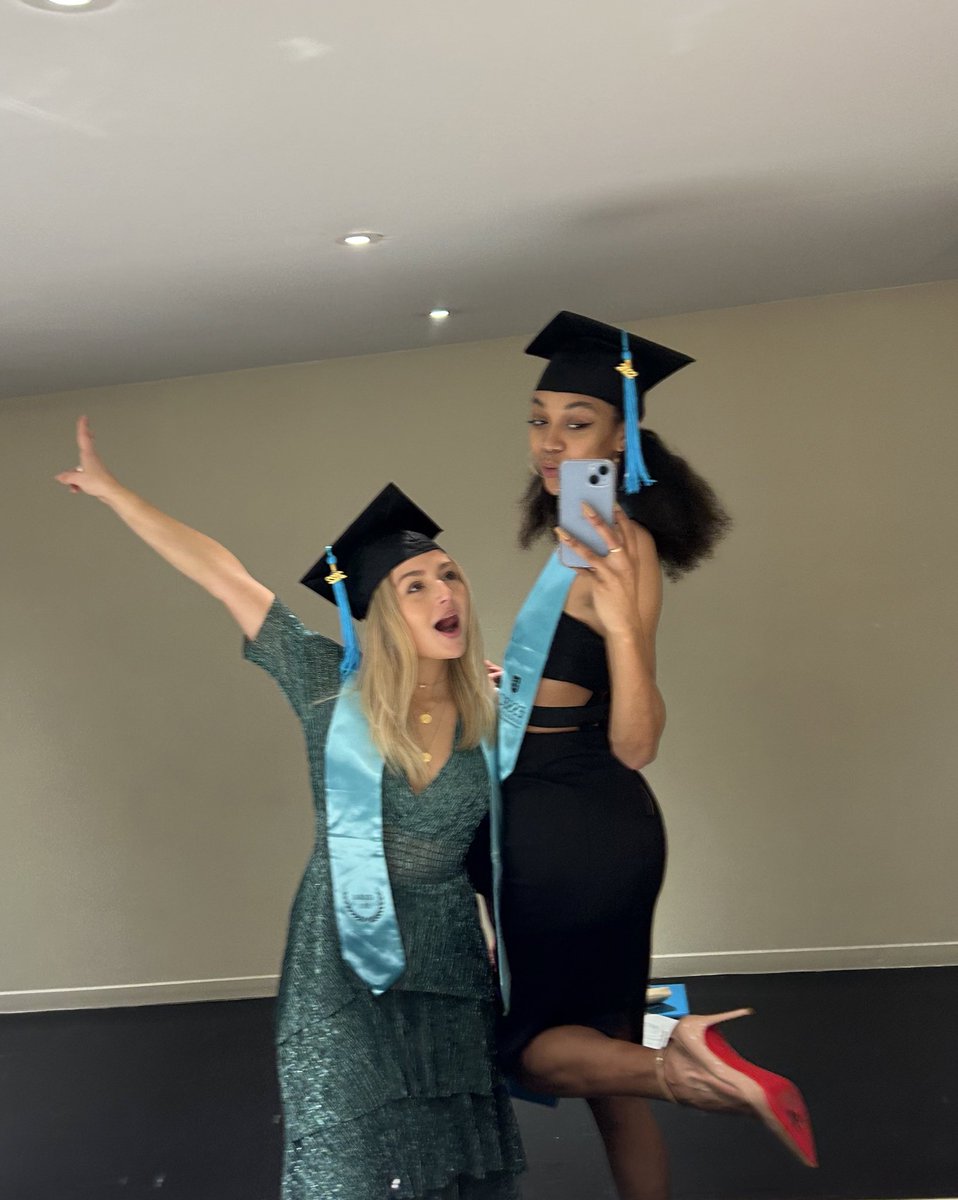 charlottenzn's tweet photo. #essecgrad 🎉 https://t.co/p432lUN97G