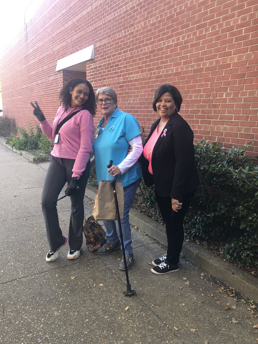 TheAcademyHome1's tweet photo. Academy at Rosemont’s FBLA invited Keep Norfolk Beautiful to school and picked up trash around the perimeter and documented data #waytolead https://t.co/5vFSYAiZyz
